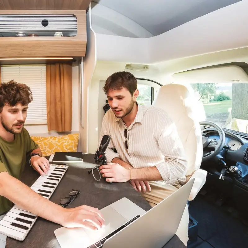 wygodna przestrzeń kamper w środku